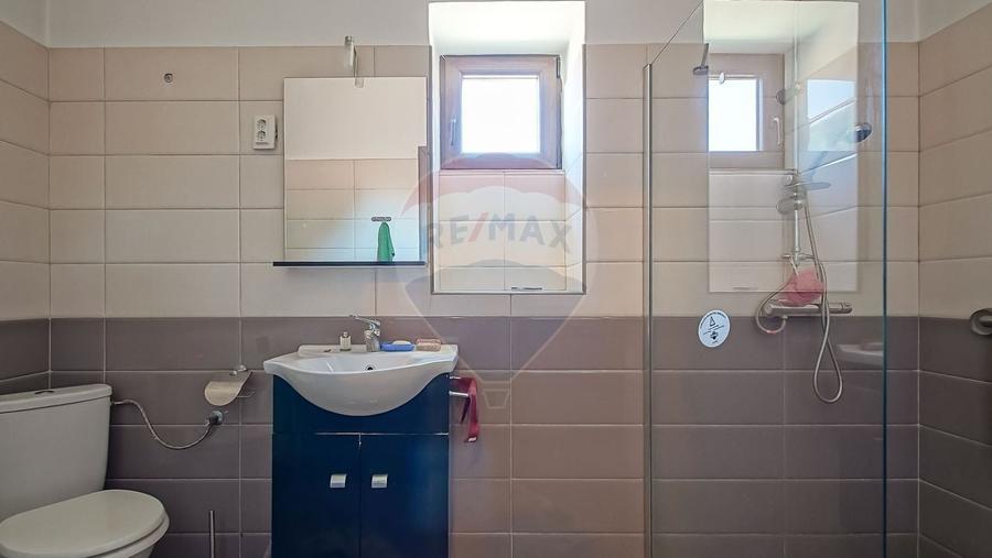 Casă cu 7 camere cu Teren 450 Mp în Central