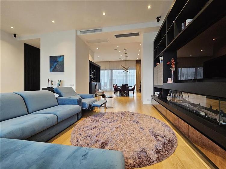 Apartament cu 6 camere decomandat, mobilat în Herăstrău