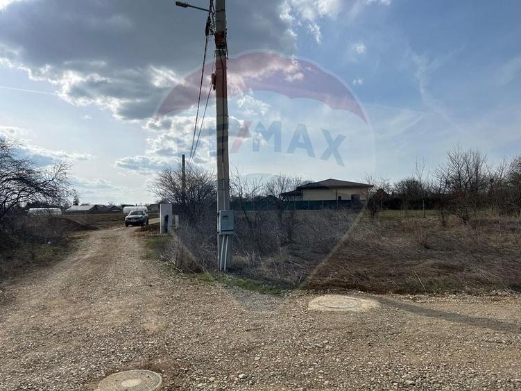 Teren Construcții intravilan de 700 mp, în Izvorani