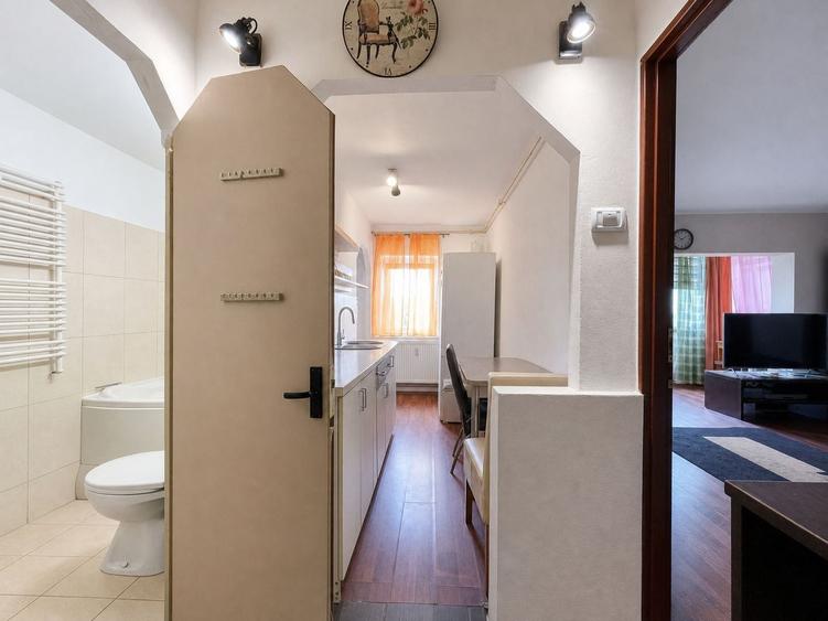 Garsonieră decomandată, mobilată în Bucovina
