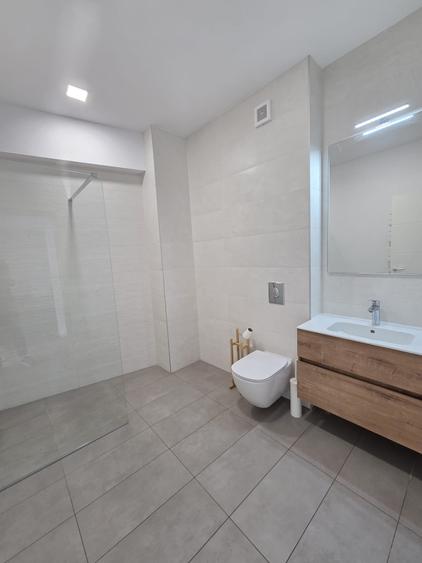 Apartament cu 4 camere decomandat în Națiunile Unite