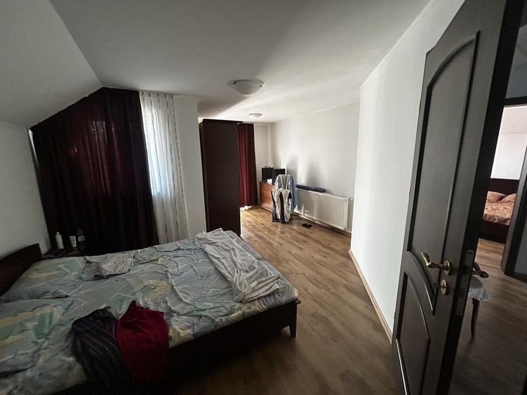 Casă cu 4 camere în Exterior Vest