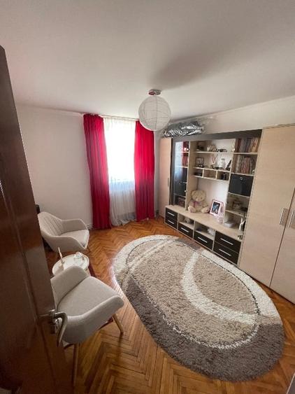 Apartament cu 3 camere semidecomandat, mobilat în Kogălniceanu