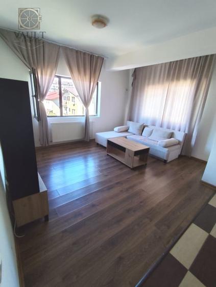Apartament cu 3 camere decomandat, mobilat în Haliu