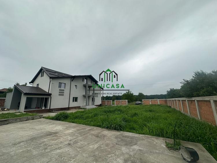 Casă individuală cu 8 camere cu Canalizare în Periferie