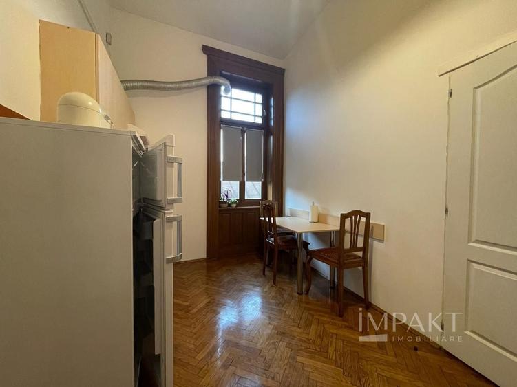 Apartament cu 2 camere semidecomandat, mobilat în Central