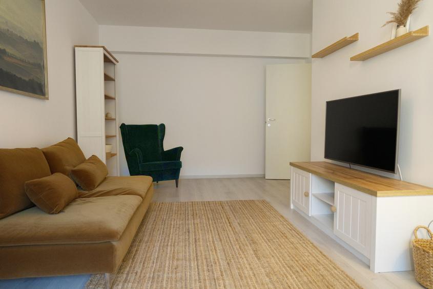 Apartament cu 3 camere decomandat, mobilat în Central