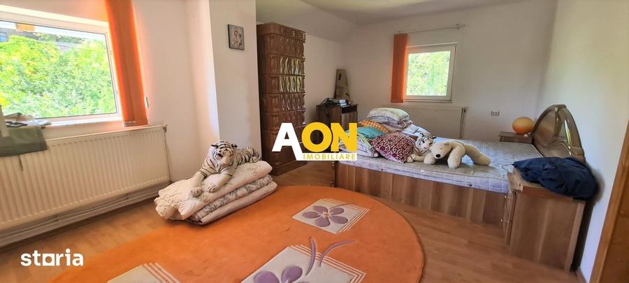 Casă cu 10 camere decomandat cu Teren 1000 Mp în Central