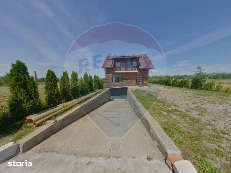 Casă cu 4 camere cu Teren 1160 Mp în Sarasău