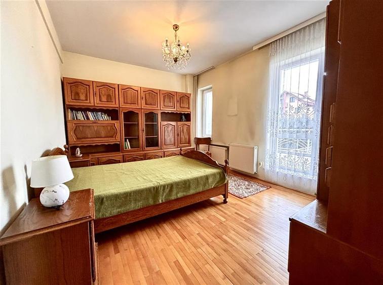 Casă individuală cu 6 camere cu Piscina în Tractorul