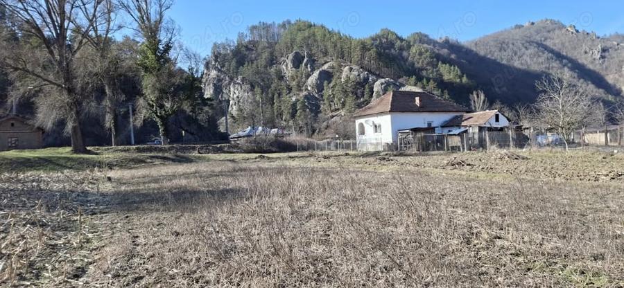 Teren de 2800 mp, în Călinești
