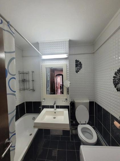 Apartament cu 2 camere nedecomandat în Craiovei