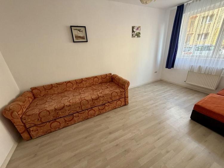 Apartament cu 3 camere semidecomandat în Central
