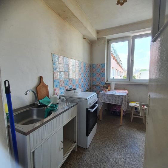 Apartament cu 3 camere semidecomandat în Mihai Bravu