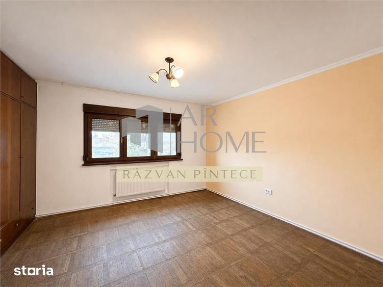 Apartament cu 4 camere în Democrației
