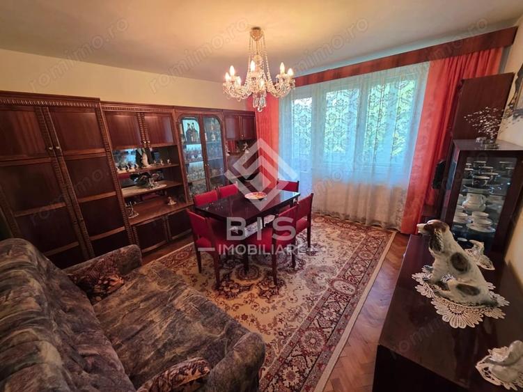 Apartament cu 3 camere decomandat în Sud