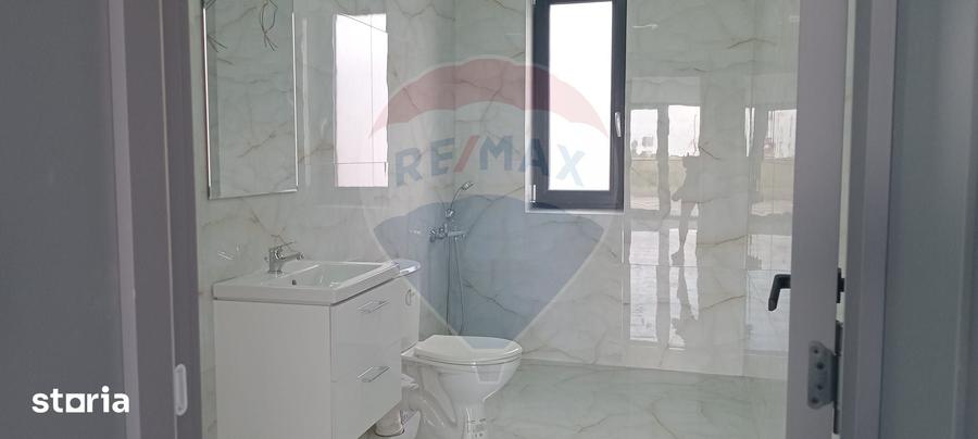 Casă cu 4 camere decomandat cu Teren 360 Mp în Vladimirescu