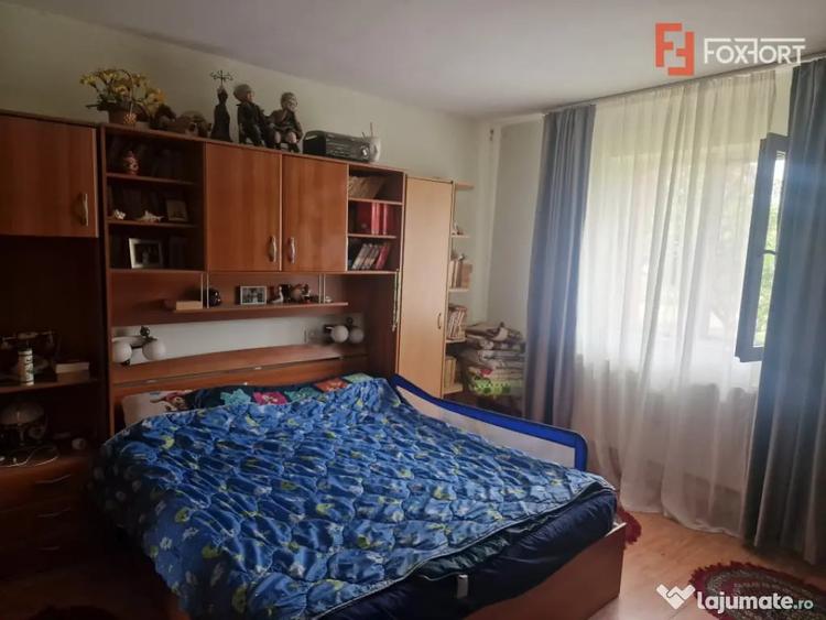 Casă cu 9 camere cu Teren 20 Mp în Moșnița Nouă
