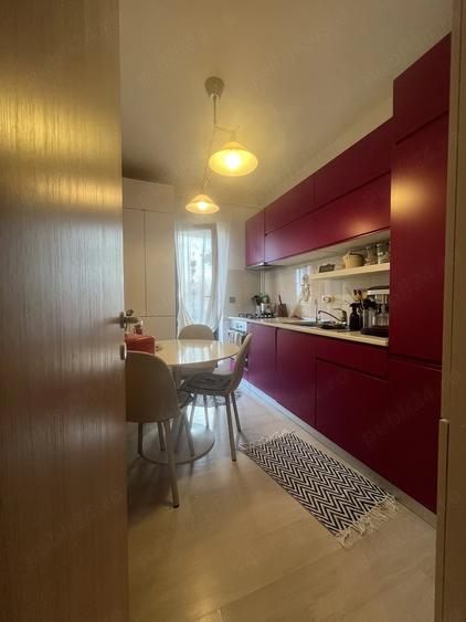Apartament cu 3 camere decomandat în Alexandriei