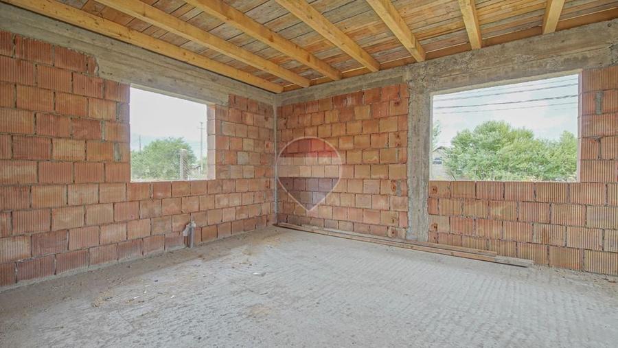 Casă cu 4 camere cu Teren 365 Mp în Central