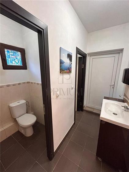 Casă individuală cu 6 camere cu Canalizare în Soarelui