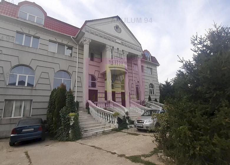 Casă individuală cu 15 camere decomandat cu Canalizare în Băneasa