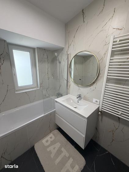 Apartament cu 3 camere în Podu Roș