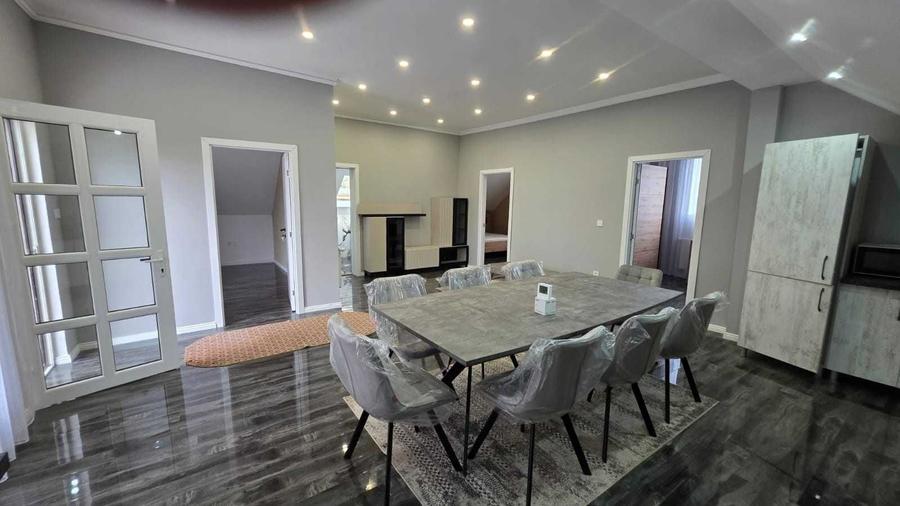 Apartament cu 3 camere decomandat în Exterior Vest