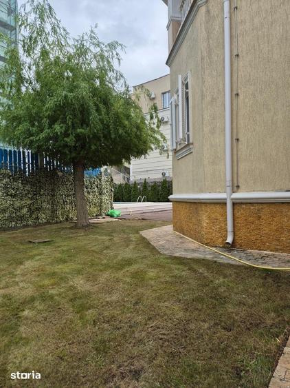 Casă cu 8 camere cu Teren 1100 Mp în Central
