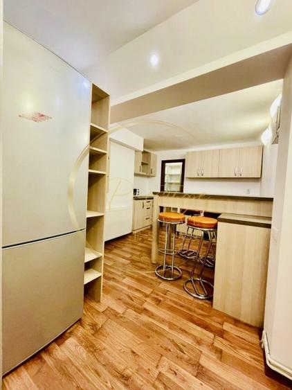 Apartament cu 4 camere semidecomandat în Central