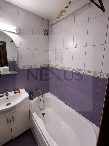 Apartament cu 3 camere semidecomandat în Giurgiului