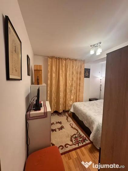 Apartament cu 3 camere semidecomandat în Central