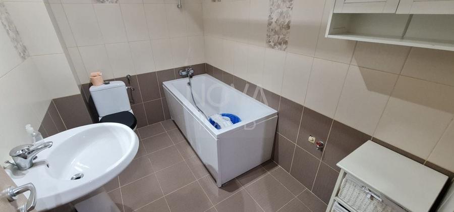 Apartament cu 3 camere decomandat, mobilat în Turnișor