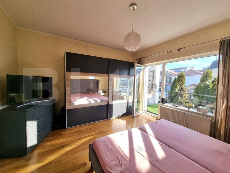 Casă individuală cu 10 camere cu Garaj în Zorilor