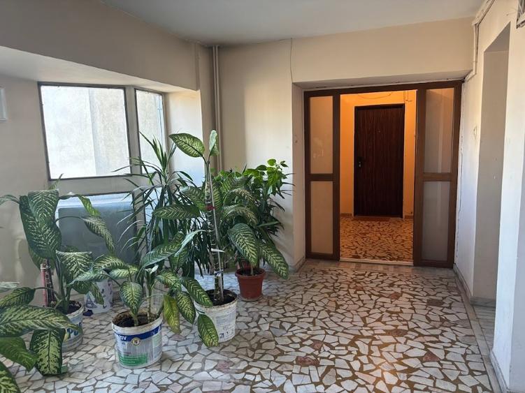 Apartament cu 3 camere decomandat în Libertății