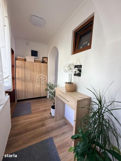 Casă cu 6 camere cu Teren 530 Mp în Dâmbu Pietros