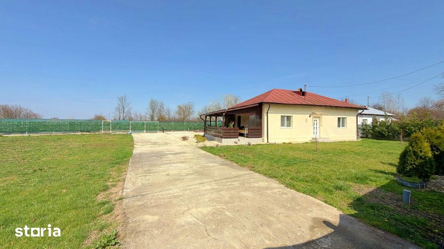 Casă cu 4 camere cu Canalizare în Tătărăștii de Sus
