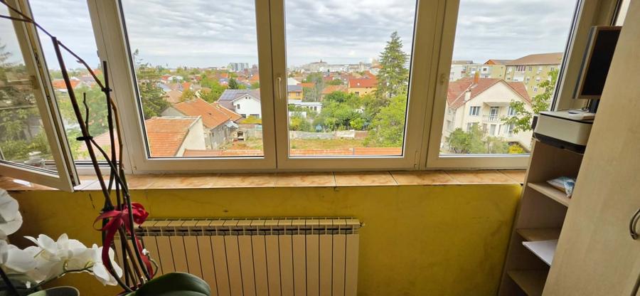 Apartament cu 3 camere decomandat în Cantemir