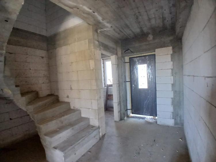 Casă cu 4 camere în Berceni
