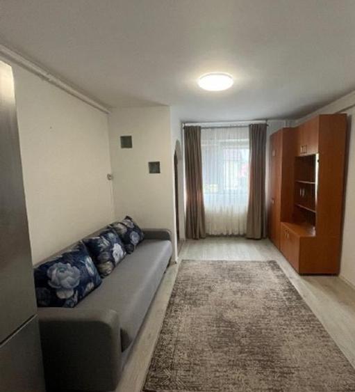Garsonieră decomandată în Iris
