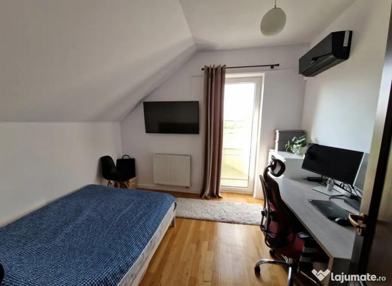 Apartament cu 4 camere decomandat în Central