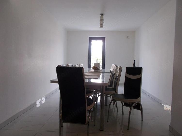 Casă cu 4 camere cu Teren 325 Mp în Parța