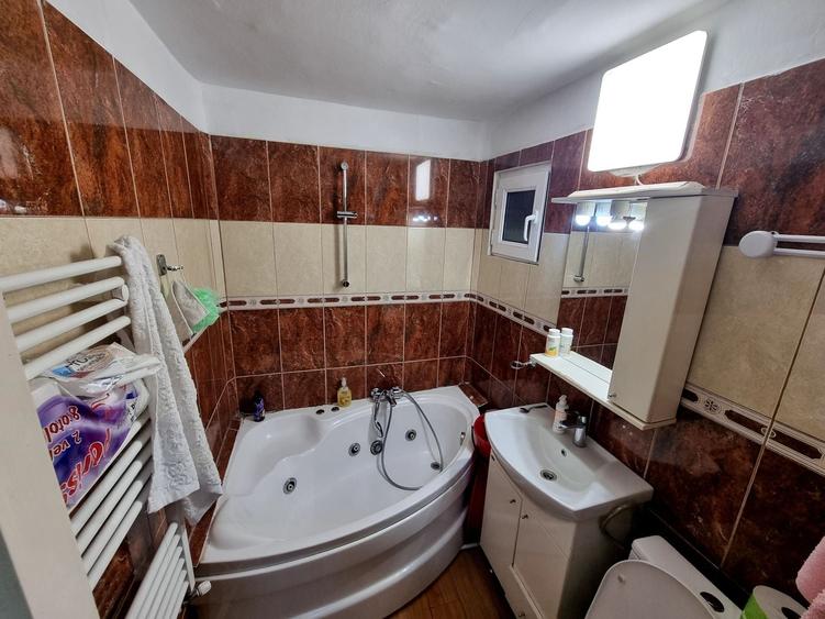 Apartament cu 2 camere decomandat, mobilat în Km 4-5