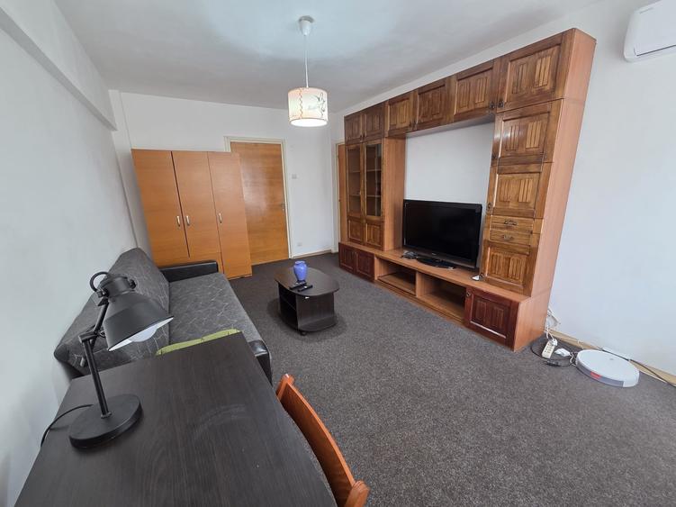 Apartament cu 2 camere semidecomandat în Văcăresti