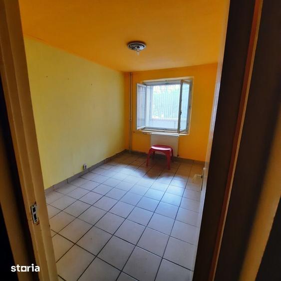 Apartament cu 4 camere în Berceni