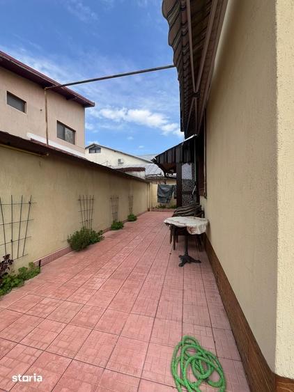 Casă cu 5 camere cu Teren 250 Mp în Berceni