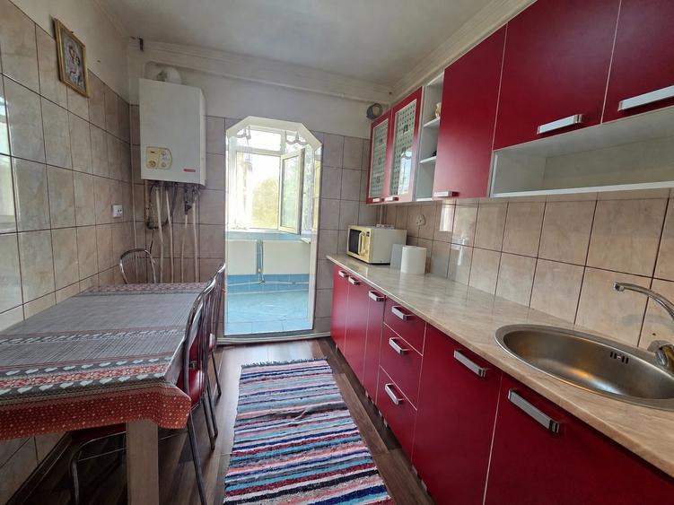 Apartament cu 2 camere decomandat, mobilat în Dacia