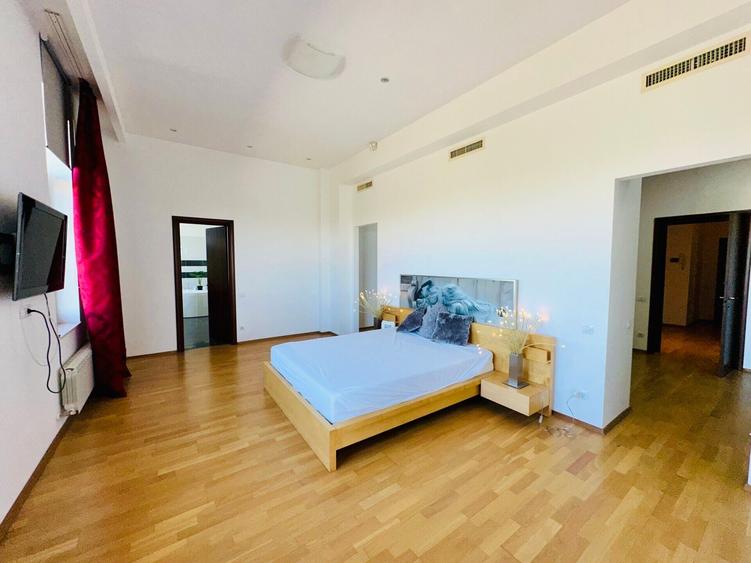 Apartament cu 5 camere decomandat, mobilat în Băneasa