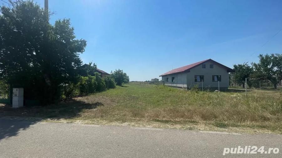Teren de 2585 mp, în Icoana