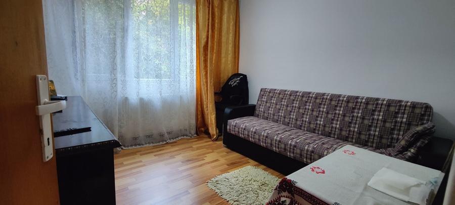 Apartament cu 3 camere decomandat în Drumul Taberei
